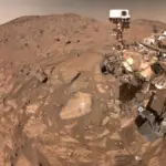 Proč NASA zkoumá podivné skvrny na marsovských kamenech