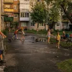 Proč se generace bez mobilu cítí šťastnější: Tužka v kazetě a další rituály, které zmizely