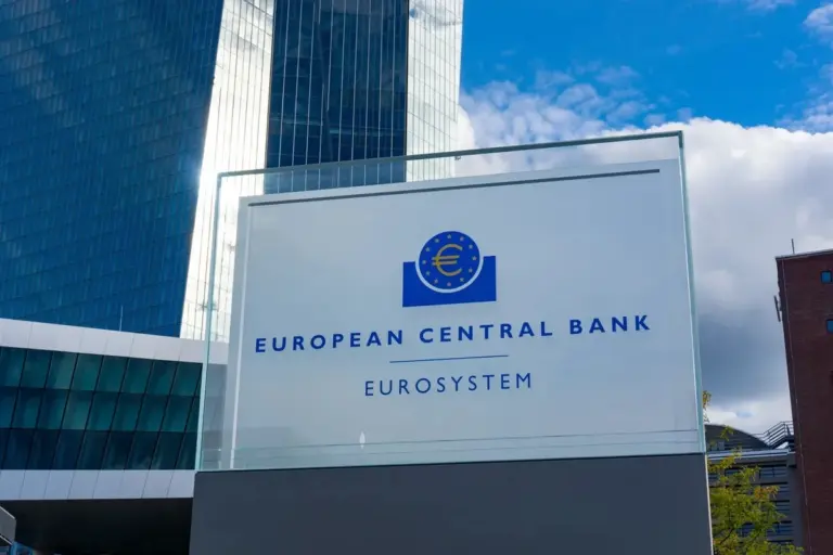 Proč se v Bruselu mluví o škrtech ve výši 40 % a jaké nové unijní daně se chystají na vaši peněženku