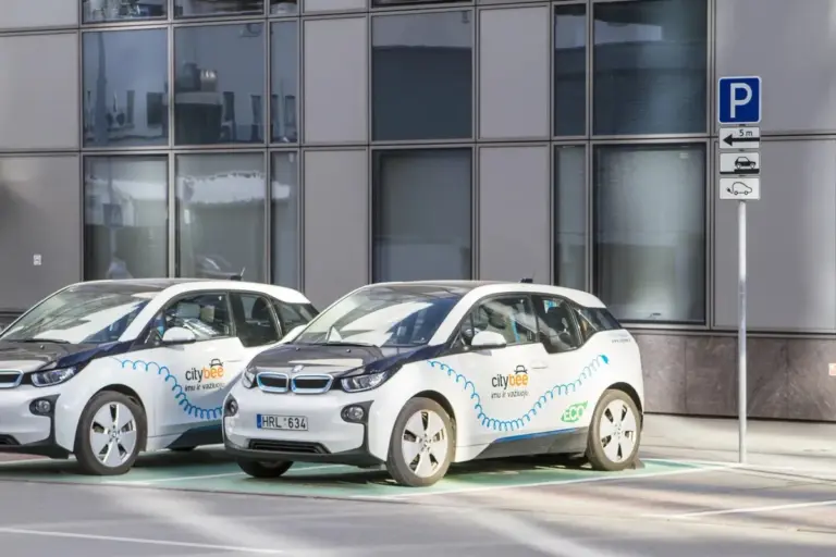 Proč se v Česku stále bojíme elektromobilů: Skutečný důvod není jen cena