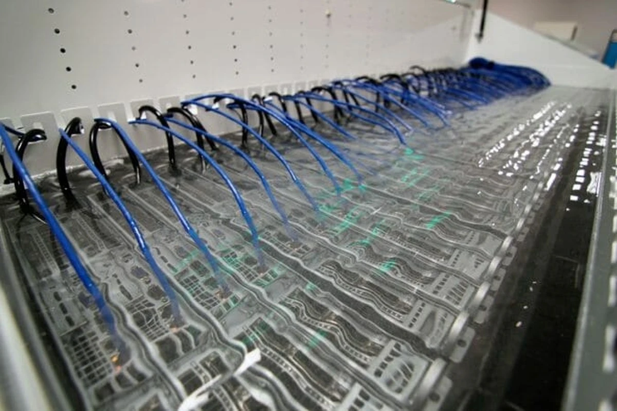 Proč se v datových centrech pro AI odpařuje více vody, než lidstvo vypije - image 1