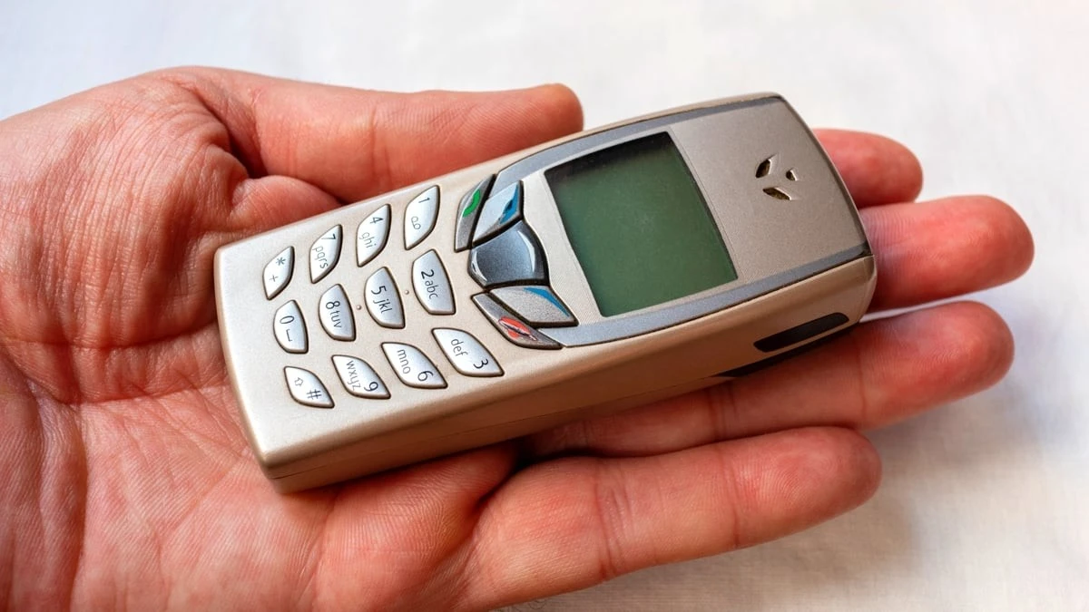 Proč většina lidí nechává starý telefon v šuplíku a proč je to chyba