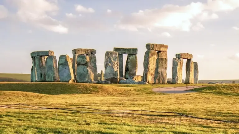 Proč zkušení archeologové u Stonehenge začali kopat o pět kilometrů vedle
