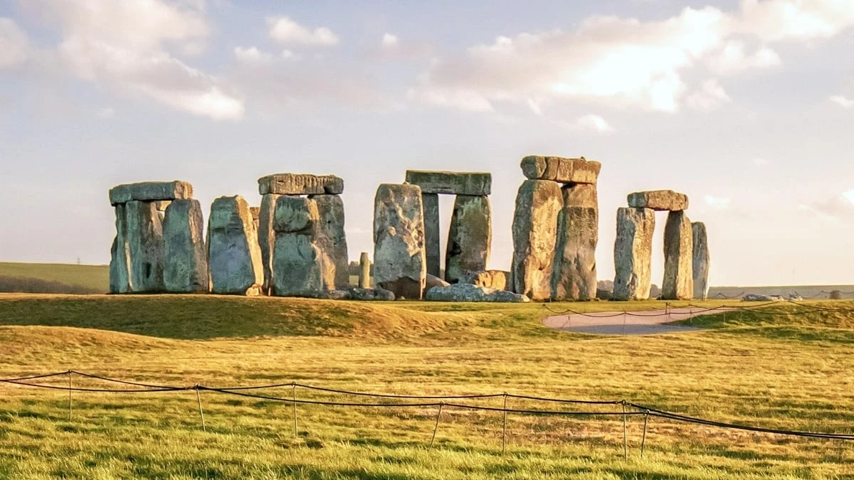 Proč zkušení archeologové u Stonehenge začali kopat o pět kilometrů vedle