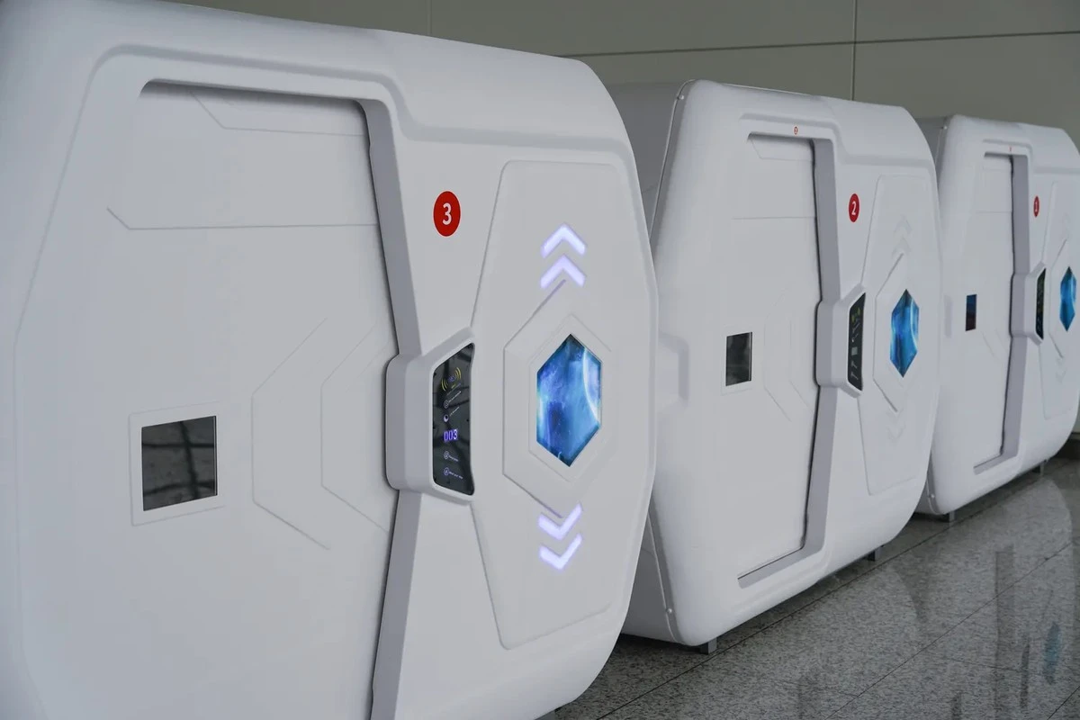 Proč zkušení cestovatelé v Londýně a Paříži stále častěji vymění hotel za „spací box“