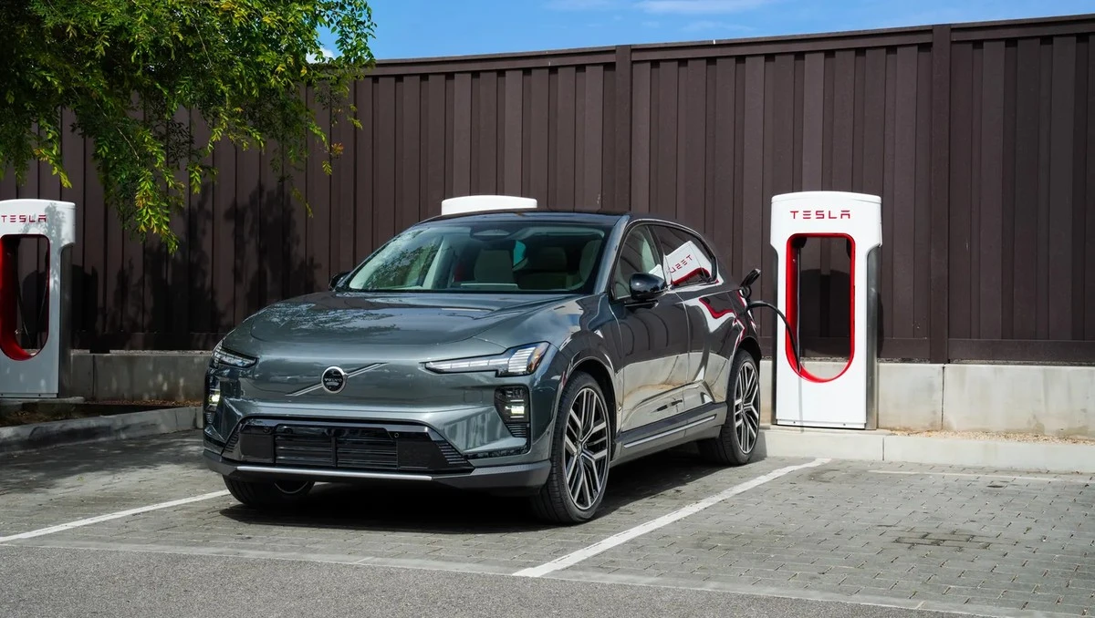 Proč zkušení řidiči elektromobilů Volvo přestávají u nabíječek vytahovat telefon