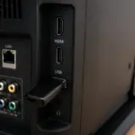 Proč zkušení uživatelé zapojují do USB v televizi obyčejnou houbičku nebo LED pásek