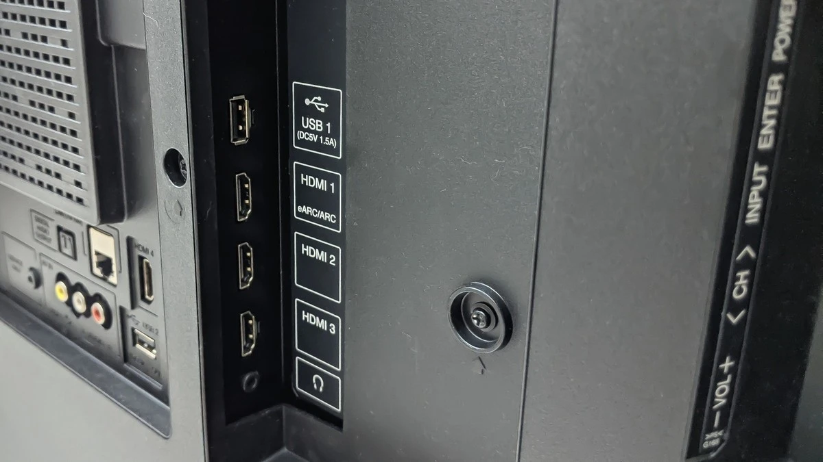 Proč zkušení uživatelé zapojují do USB v televizi obyčejnou houbičku nebo LED pásek - image 1