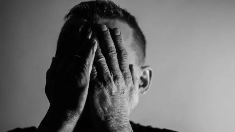 Dva druhy deprese: Proč na každého zabírá úplně jiná léčba