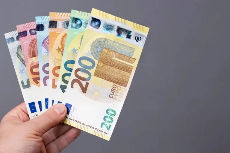 Proč bankovky v kapse nejsou tak anonymní, jak si myslíte