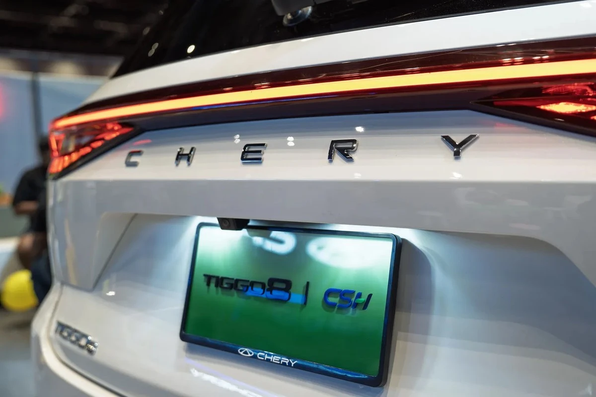 Proč čínský výrobce aut dává nové auto zdarma, když se baterie přehřeje