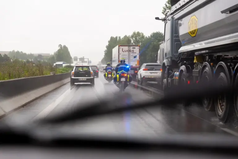 Proč francouzští meteorologové varují před „oranžovým kódem“ i při slabém dešti