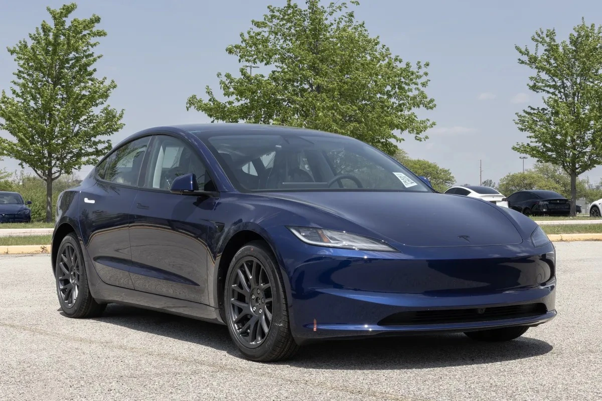 Proč ojetá Tesla se základní baterií ztrácí kapacitu pomaleji než dražší verze