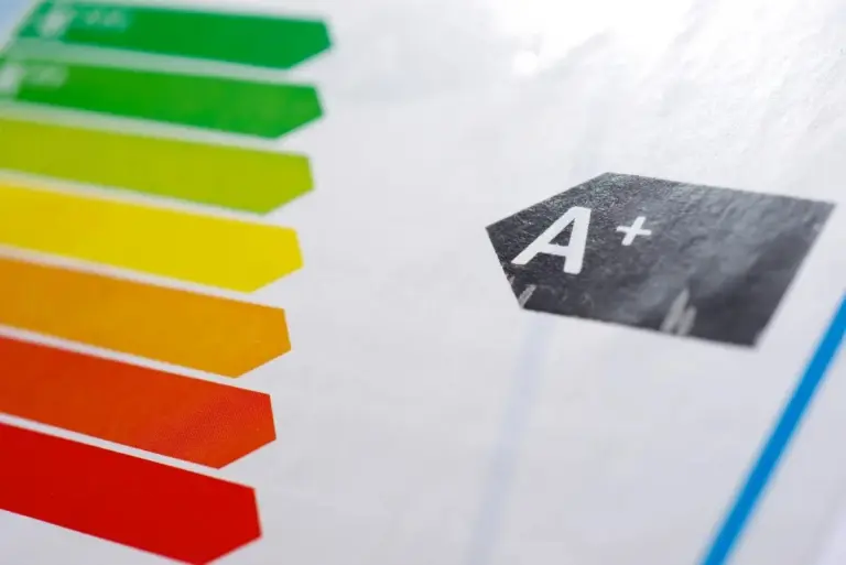 Proč se energetická třída A nemusí vyplatit a co sledovat místo ní