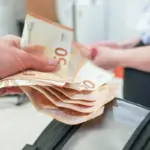 Proč se na bankovkách objevují trojúhelníky a čísla 3-6-9