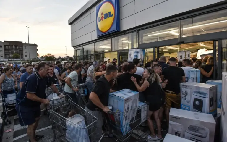 Proč se před prodejnami Lidl tvořily fronty už ve čtyři ráno