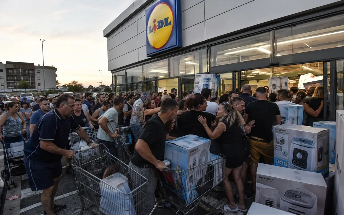 Proč se před prodejnami Lidl tvořily fronty už ve čtyři ráno