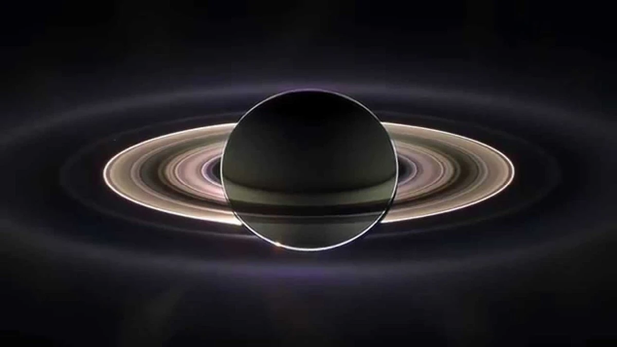 Proč sonda Cassini před svým zánikem zachytila u Saturnu mrazivé kvílení plazmových vln - image 1