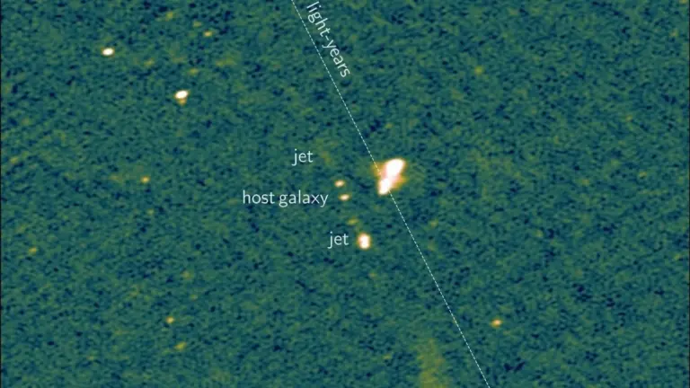 Proč zkušení astronomové sledují objekt 140krát větší než naše galaxie