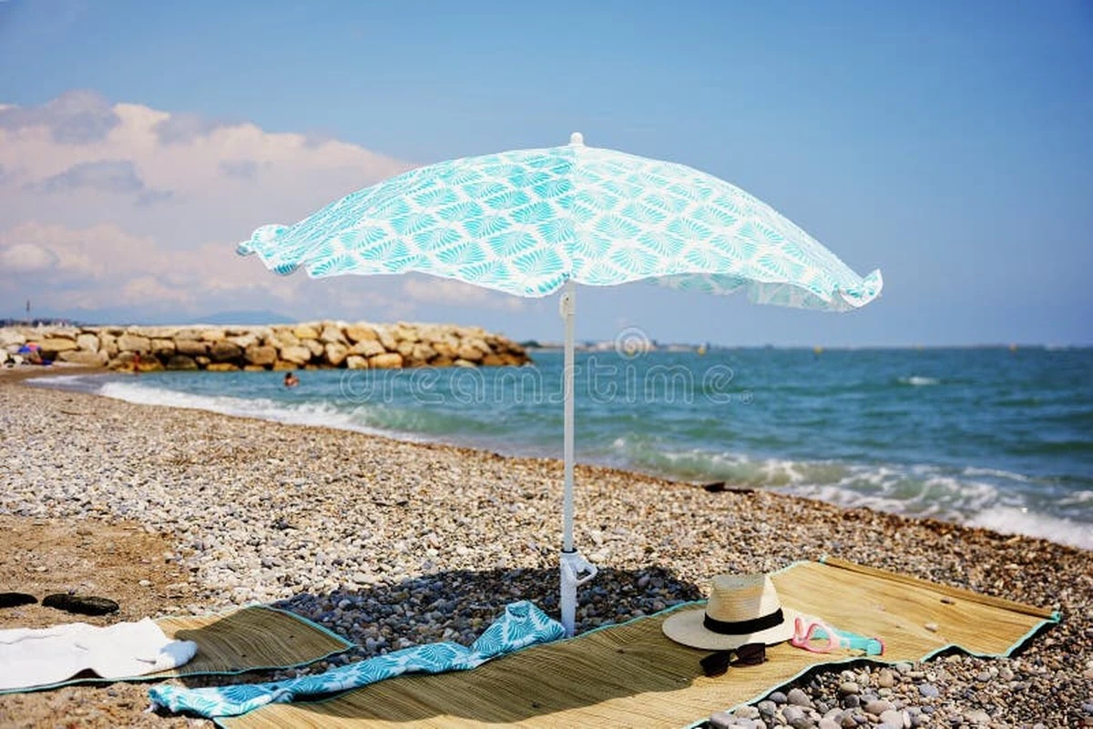 Proč zkušení cestovatelé letos na pláž nenosí osušky, ale tuhle matraci - image 1