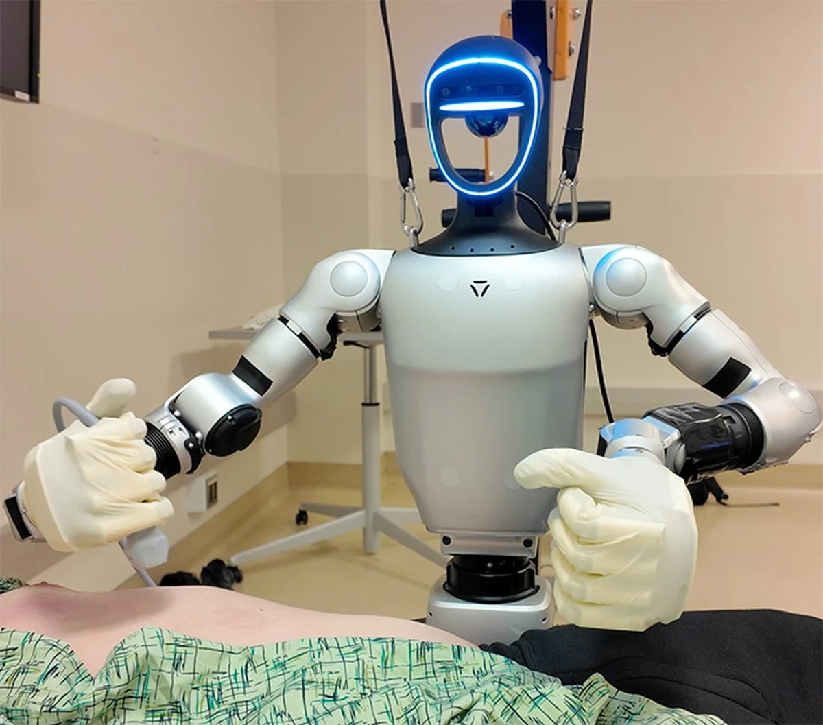 Proč zkušení chirurgové začínají testovat humanoidní roboty u operačních stolů - image 1