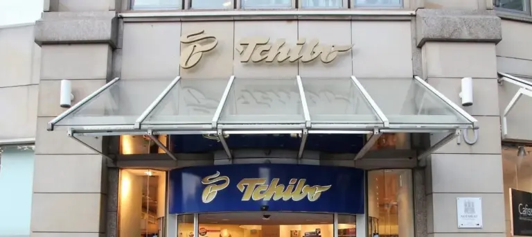 Proč zkušení hostitelé dávají do sklenic s džemem dlouhou silikonovou stěrku