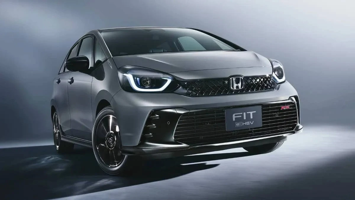 Proč zkušení řidiči volí tento hatchback místo módních SUV