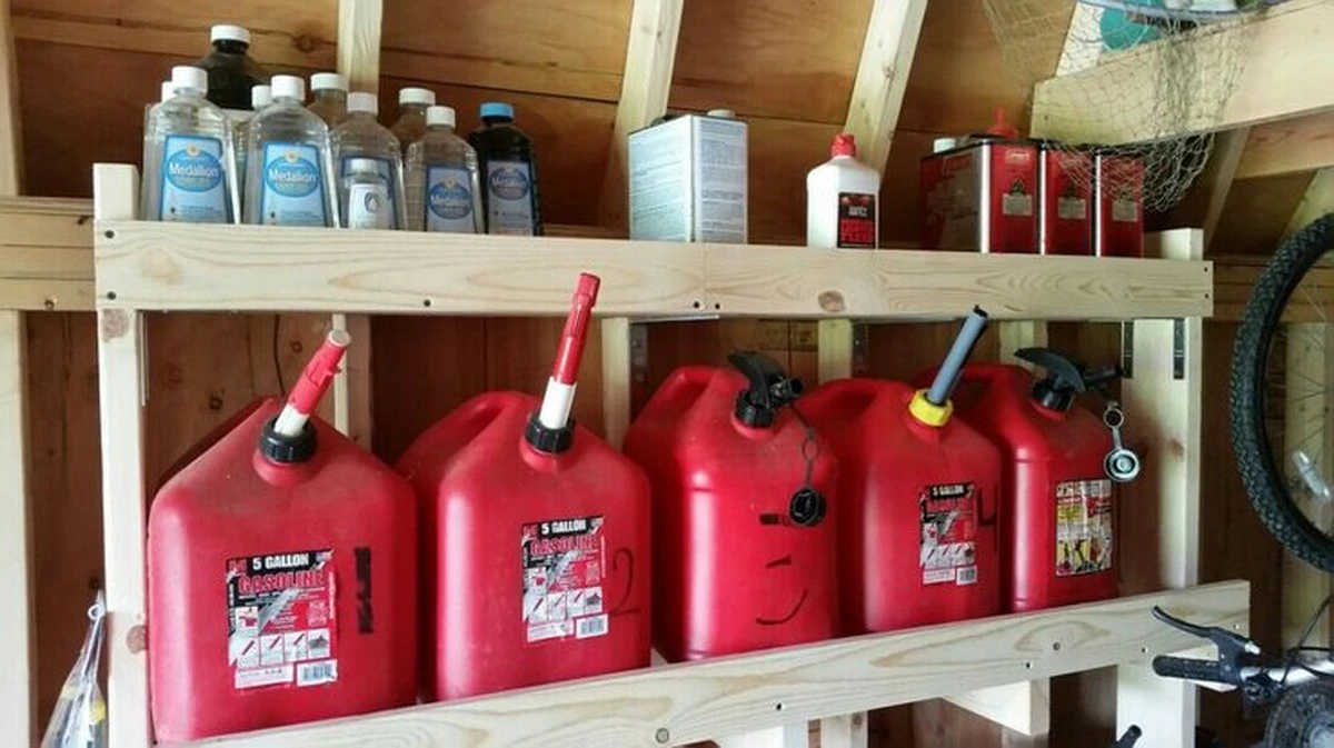 Proč zkušení řidiči už nikdy neuchovávají benzín v plastových lahvích od nápojů - image 1